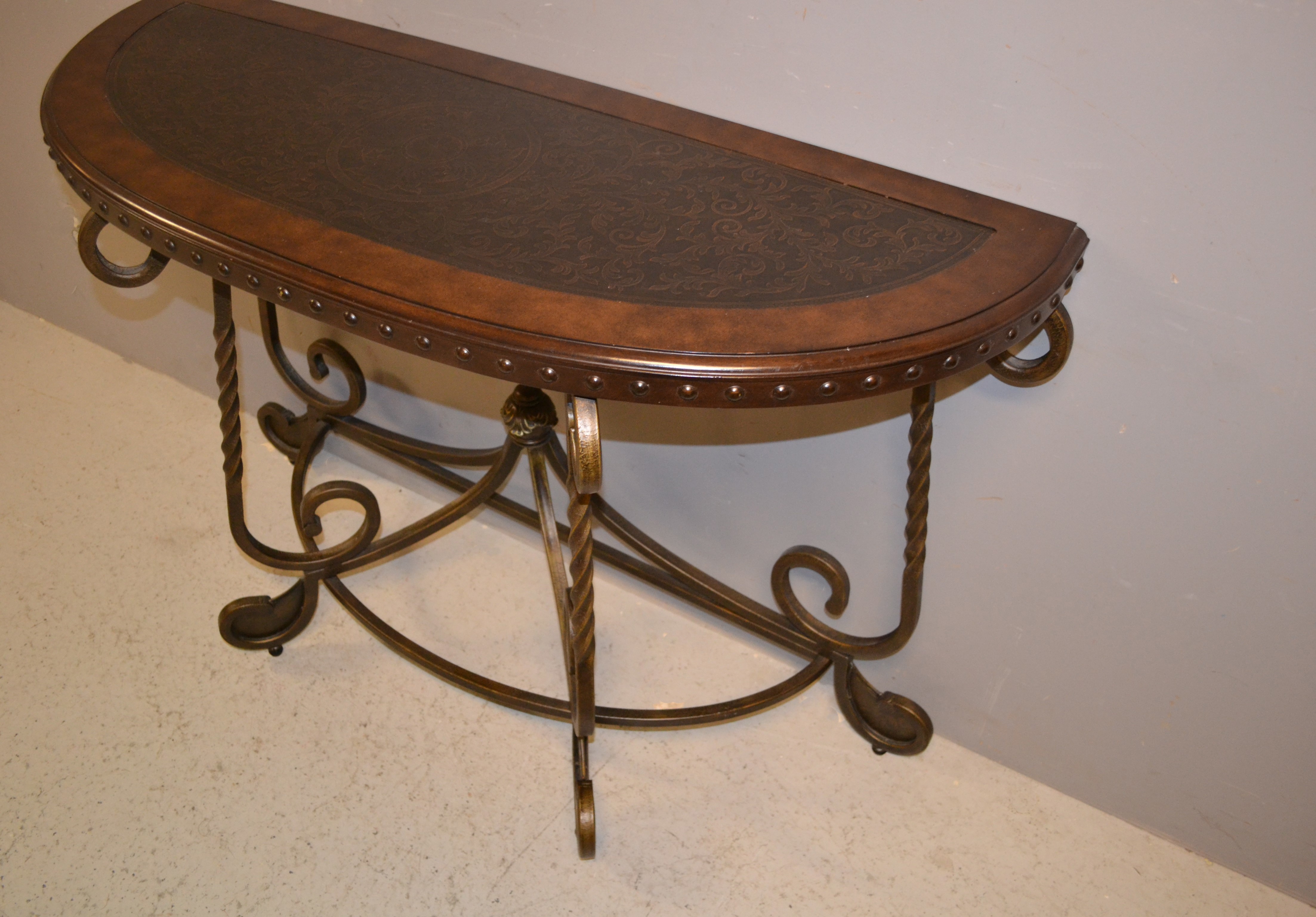 Konsolbord. Rafferty, Ashley Furniture, … Auktion.se